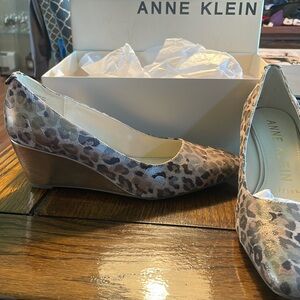 Anne Klein leopard wedges size 6.5 New in Box